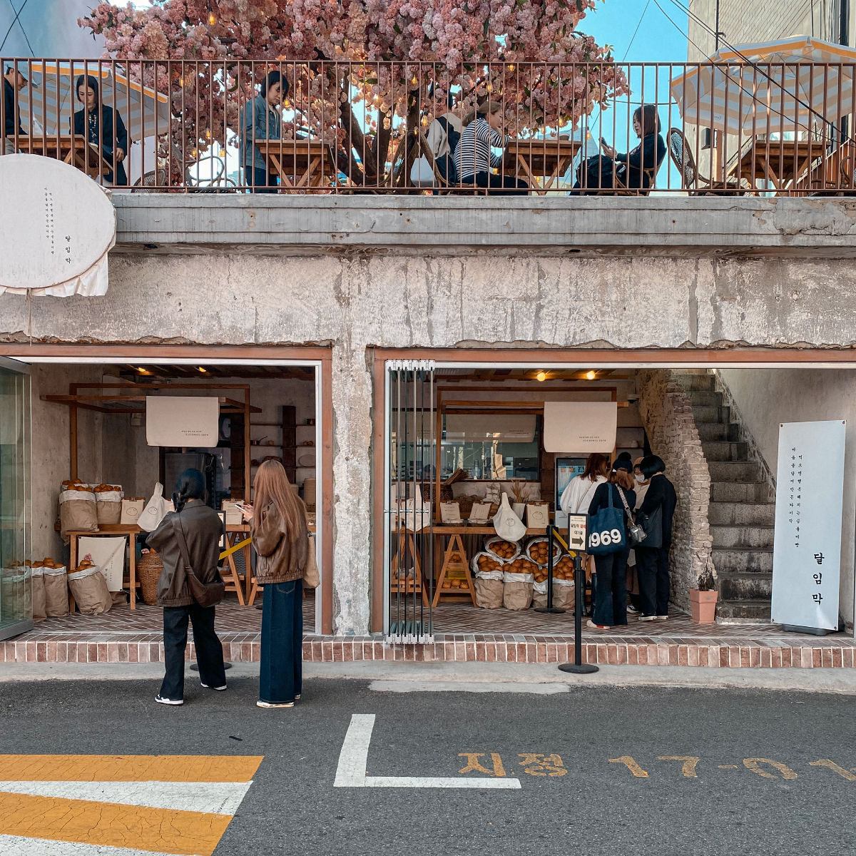 Bakery lined streets of Seongsu